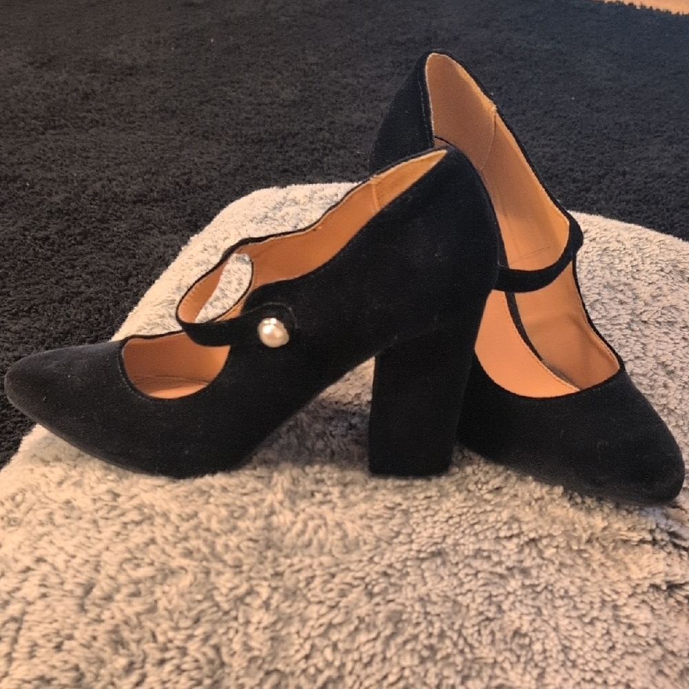 LC Lauren Conrad Black Suede Heels with Pearl Accent Size 8
